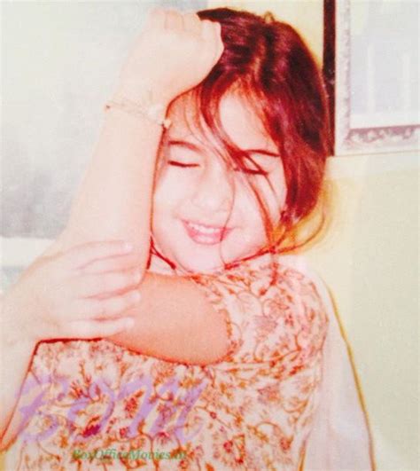 Sara Ali Khan childhood pic photo - Bom Digital Media Entertainment