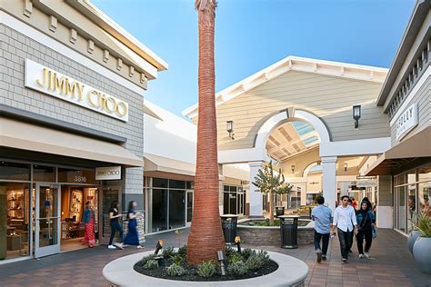 Livermore Premium Outlets (Paragon Outlets) - Outlet mall in California. Location & hours.