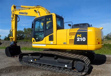 Komatsu PC210-8M0 Hydraulic Excavator, 21 ton, 147 hp, Price from Rs.3200000/unit onwards ...