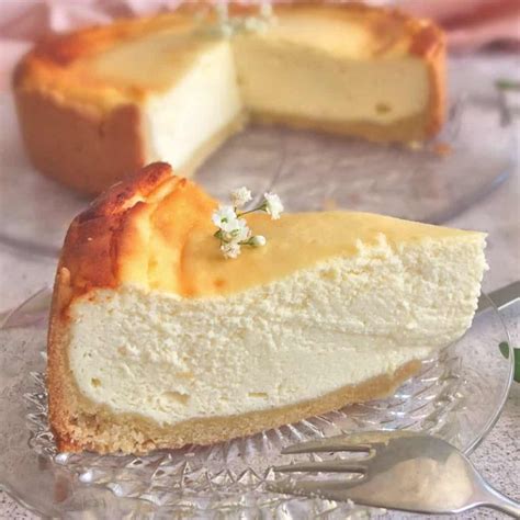 Traditional German Cheesecake (Käsekuchen) | with or without quark