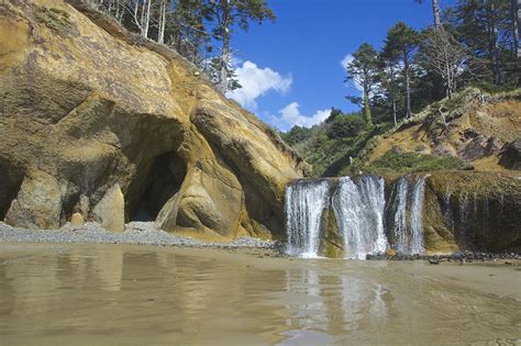 Spectacular Beach Waterfall in Oregon