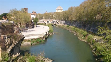 File:Tiber River (Rome).JPG