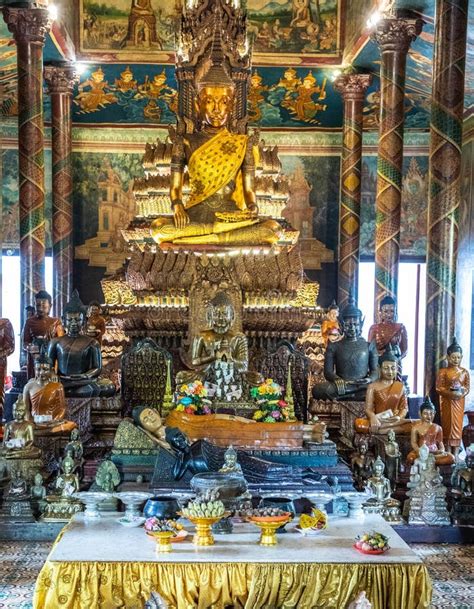 Inside Wat Phnom, Phnom Penh Editorial Stock Photo - Image of penh, budda: 184494188