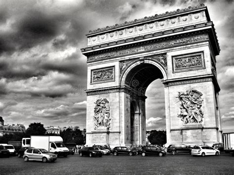 Paris: Black And White Photo Of Arc De Triomphe At Stock Photo - Image of triomphe, night: 10764178
