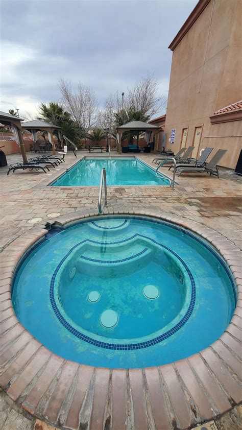 Death Valley Inn Pool: Pictures & Reviews - Tripadvisor