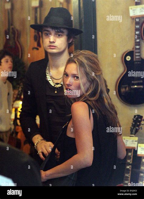 Pete doherty kate moss hi-res stock photography and images - Alamy