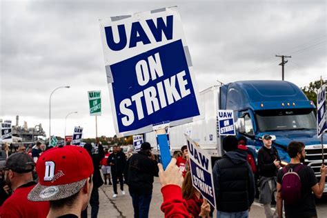 Ford and Stellantis Workers Ratify New UAW Contracts