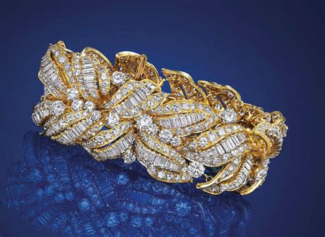 An_impressive_diamond_bracelet_by_Bulgari | Ювелирные изделия, Украшения