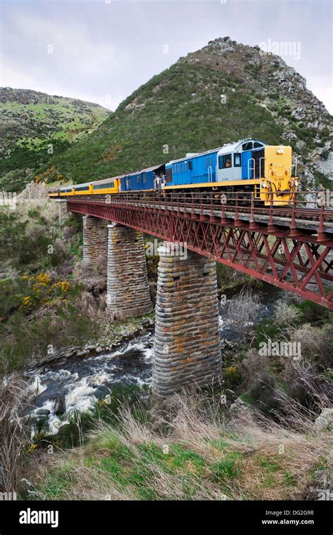 Taieri gorge railway hi-res stock photography and images - Alamy