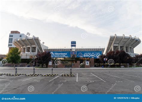 Exterior View of the Albertsons Stadium, Home of the Boise State Broncos Football Team Editorial ...