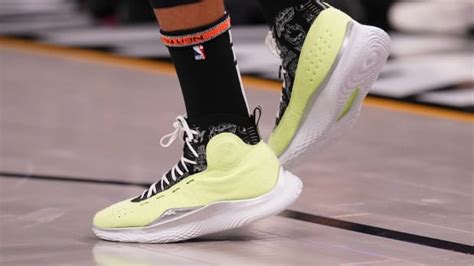 Stephen Curry Debuts Two New Colorways of Signature Shoes - Sports Illustrated FanNation Kicks ...