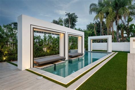 Backyard Paradise: A Look At Our Favorite Luxury Pool Designs ...