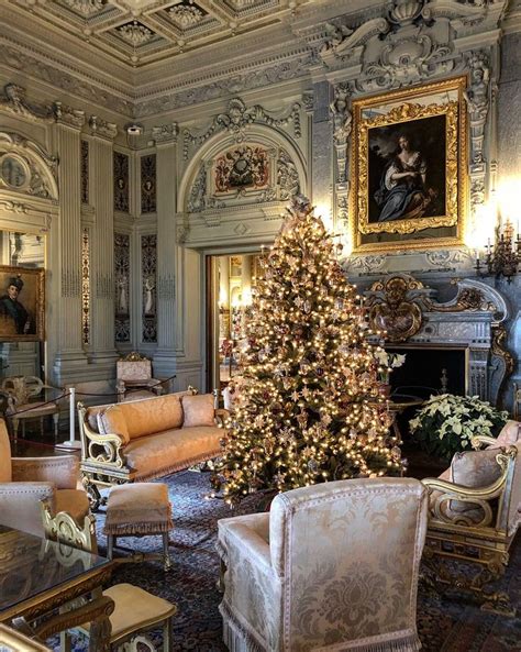 Christmas at the Buckingham Palace | Christmas interiors, Holiday decor ...