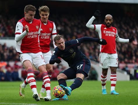 ‘How is he an Arsenal player?’ Gunners fans react to midfielder’s display