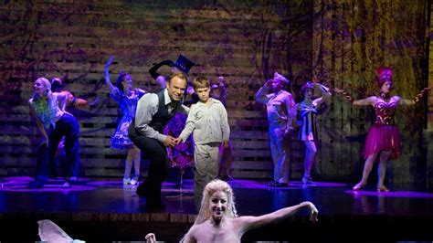 'Big Fish' review: Ambitious musical, not exciting - Newsday