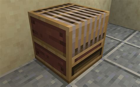 What are the uses of a loom in Minecraft?