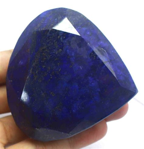 Natural Dark Blue Sapphire Gemstone - Artifacts World