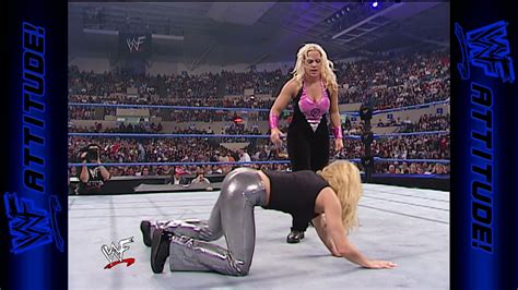 Trish Stratus vs. Mighty Molly | SmackDown! (2001) - YouTube