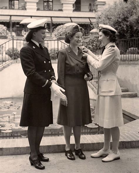 File:US Naval Hospital San Diego Nurses Modeling Uniforms ca1944.jpg - Wikipedia