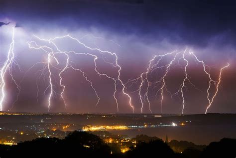 Thunder & Lightning Erupt Over Britain But Heatwave Warnings Remain In ...