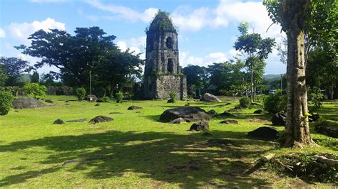 Cagsawa Ruins and Mayon Volcano