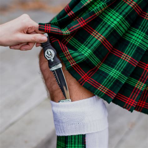 How to Wear a Sgian Dubh | Kilts-n-Stuff.com