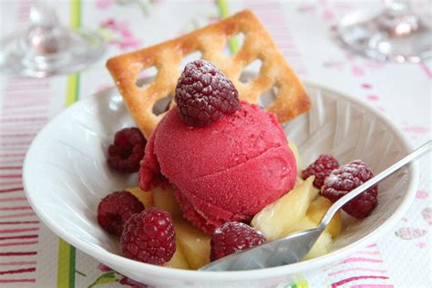 Sorbet Framboise sur son lit d’Ananas - Paperblog