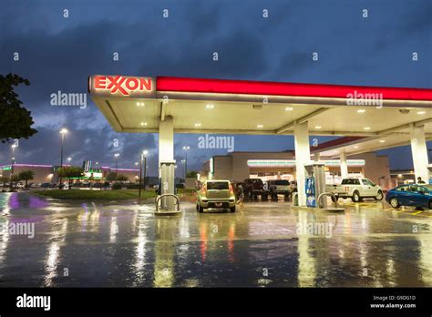 Exxon gas station hi-res stock photography and images - Alamy