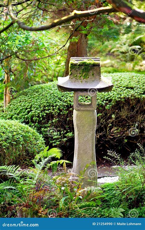 Japanese Garden Sculpture Stock Photo - Image: 21254990