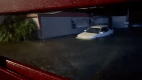 Mobile Home Park Flooded in St Petersburg as Hurricane Idalia Moves In