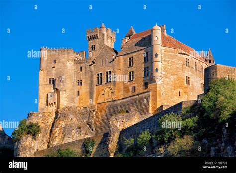 Beynac-et-Cazenac castle, Dordogne, France Stock Photo - Alamy