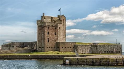 Broughty Castle, Broughty Ferry, Dundee, Scotland. : r/Castleporn