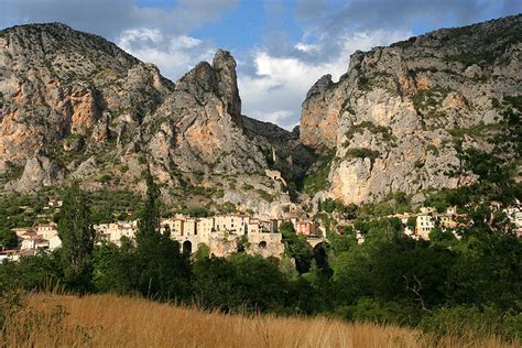 File:Moustiers Ste Marie Provence France.jpg - Wikipedia