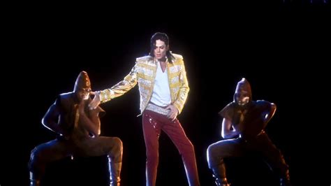 Michael Jackson Hologram Woos Crowd