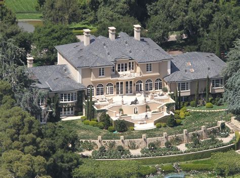 Oprah Winfrey's Many Multimillion-Dollar Homes, From Chicago to Maui and Everywhere in Between ...