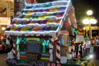 7 Christmas Parade Float Ideas | LoveToKnow