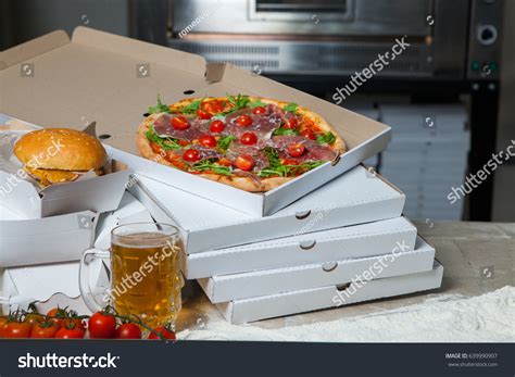 Pizza Delivery Box Delivery Food Pizza Stock Photo 639990907 | Shutterstock