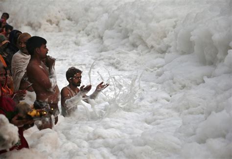 Ugly Reality of Yamuna - India's Most Polluted River (In Pictures)