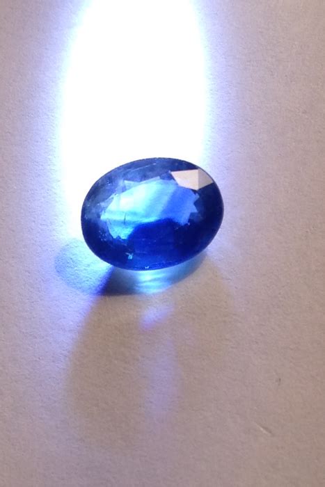 Dark blue sapphire 1.95cts - Catawiki