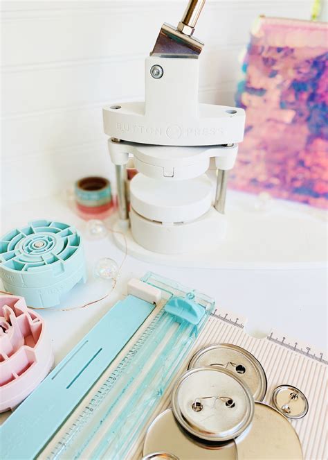 How to Make Button Pins at Home {Like a Pro} +FREE PRINTABLES - A Country Girl's Life