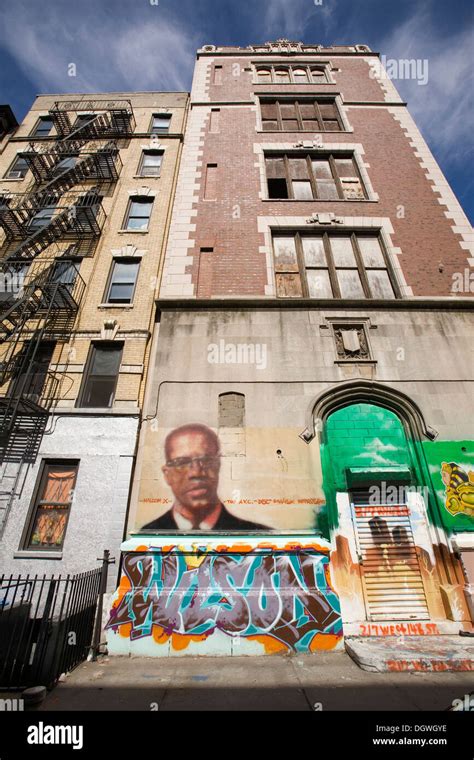 Graffiti, portrait of the civil rights leader Malcolm X in Harlem, West 147th Street, New York ...