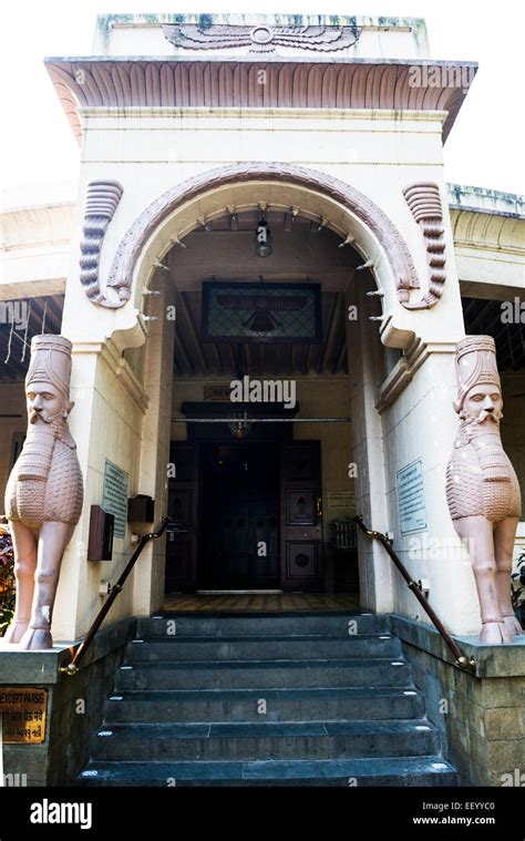 Zoroastrian fire temple in Parsi colony, Mumbai Stock Photo - Alamy