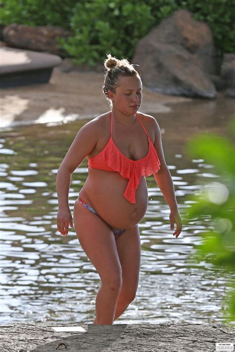 Pregnant HAYDEN PANETTIERE in Bikni in Hawaii – HawtCelebs