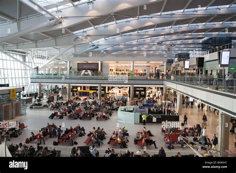 Heathrow terminal 5 shops hi-res stock photography and images - Alamy