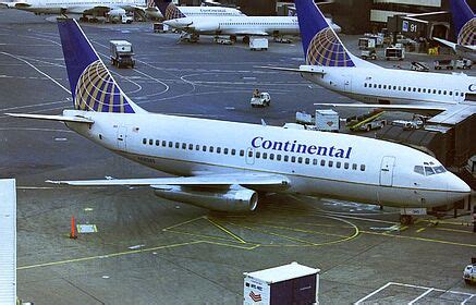 N14245 Continental Airlines Boeing 737-2C0