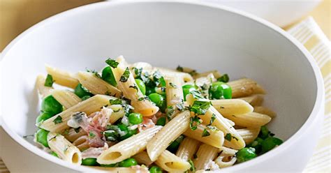 Best Pea and Pancetta Pasta Recipe - The Yellow Table