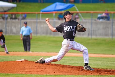 Man Throwing Baseball · Free Stock Photo