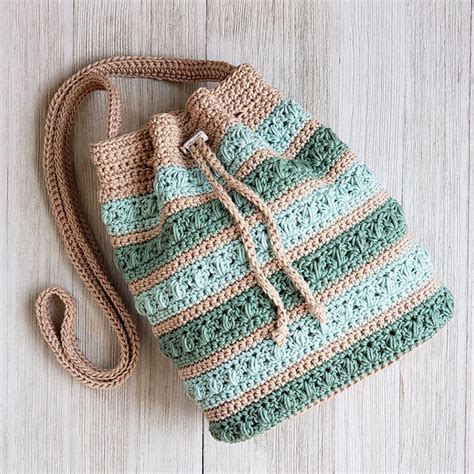 12 Crochet Bag Patterns That Beginners Can Make - Mom's Got the Stuff