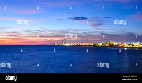 panama city skyline at sunset Stock Photo - Alamy