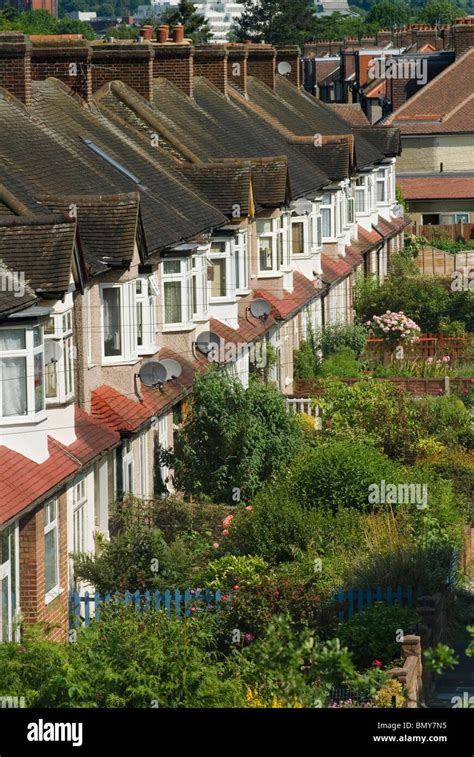 London terraced urban housing aerial hi-res stock photography and ...